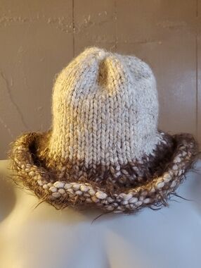 Chunky Knit Two-Tone Hat in Cream and Brown
